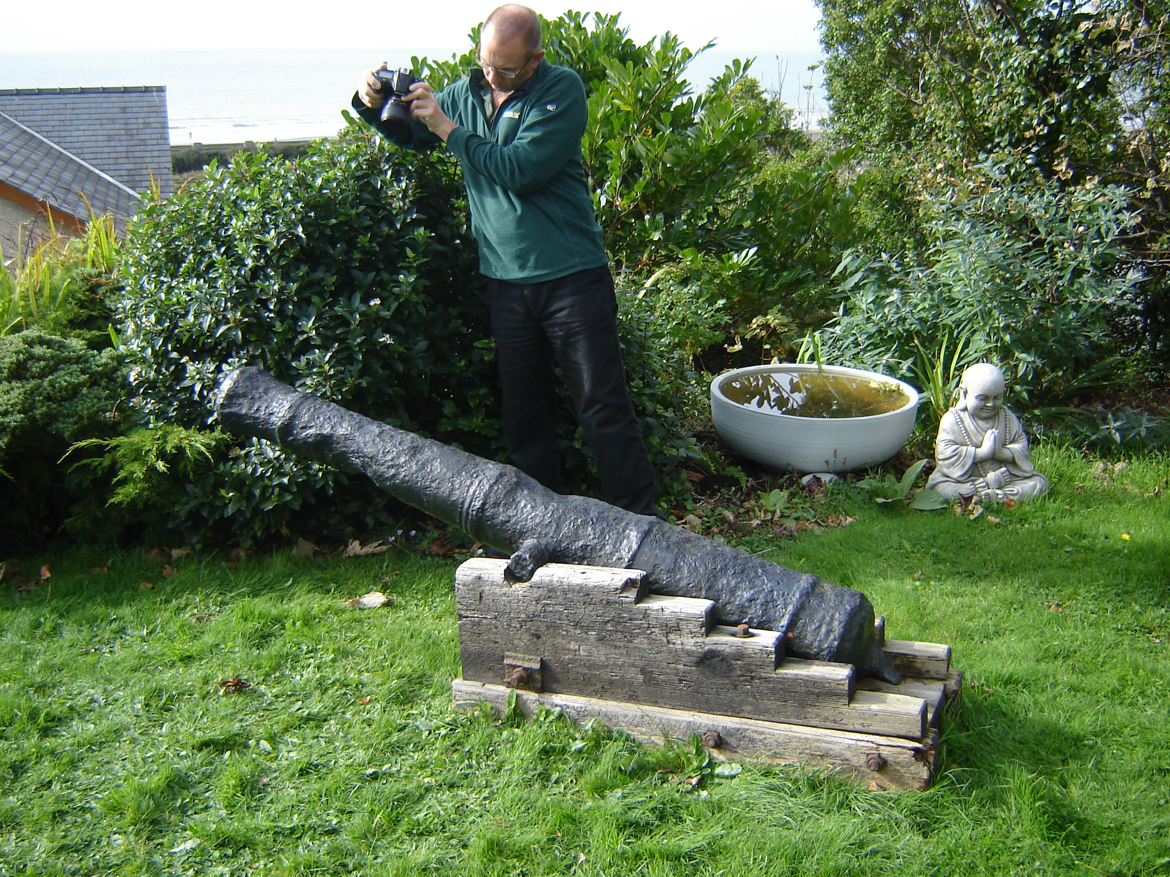 Photographing one of the cannons